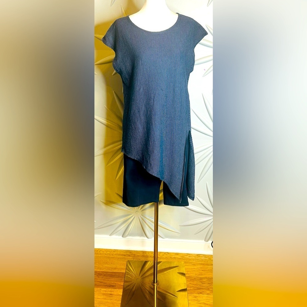 Charlie Paige SZ S/P navy blue w/white pinstripe tie at waist top, bust 37”-41”